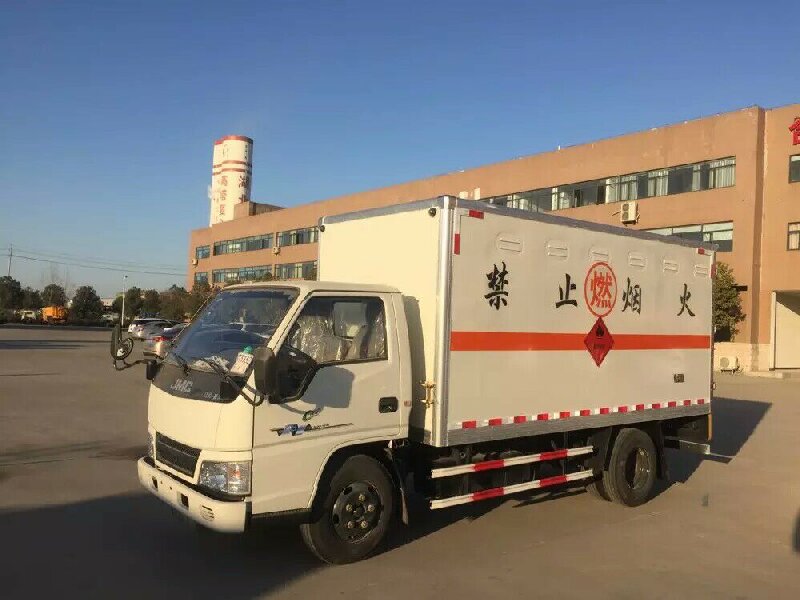 蘇州到哈密危險品運輸